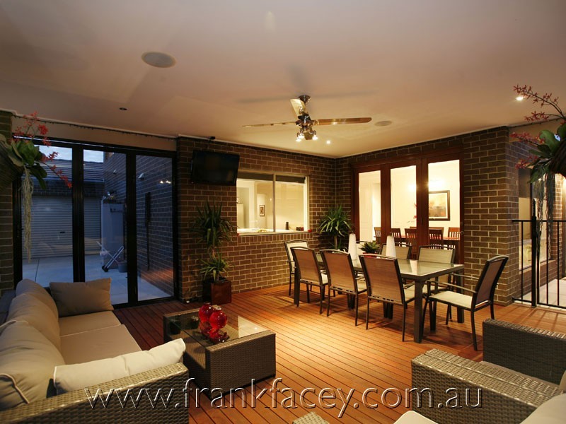 4 McNair Court, Berwick VIC 3806