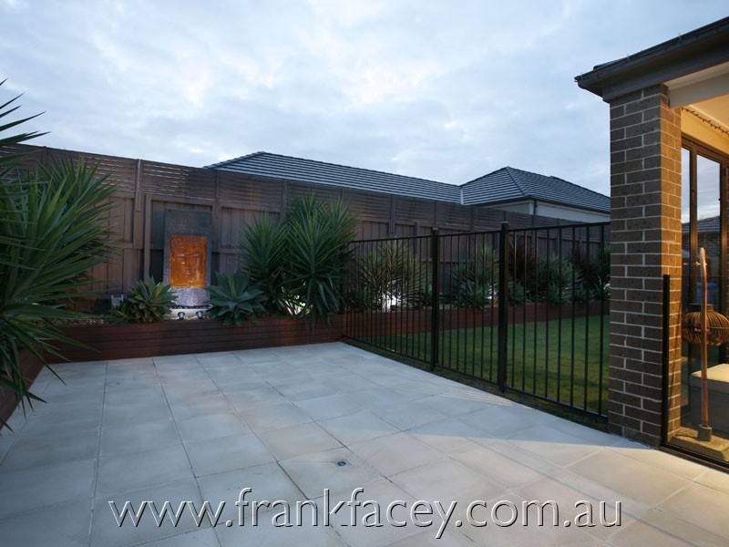 4 McNair Court, Berwick VIC 3806