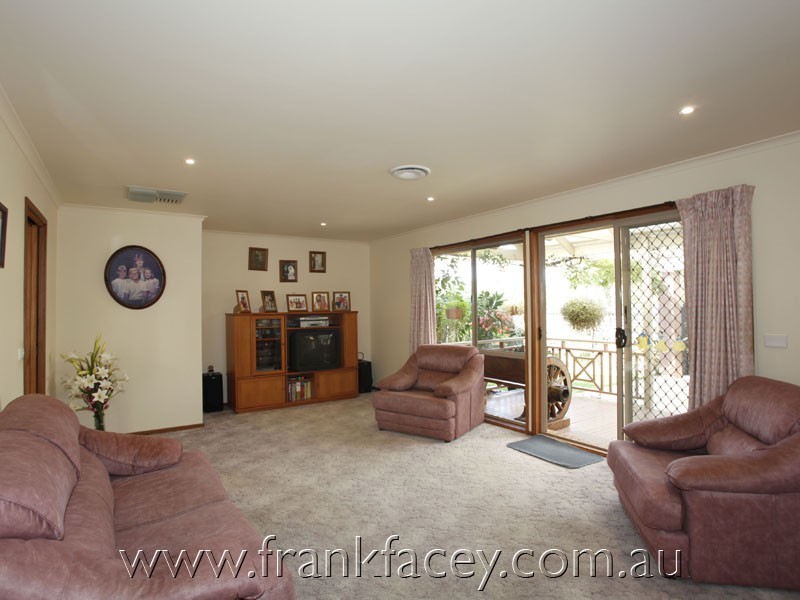 19 Michael Court, Berwick VIC 3806