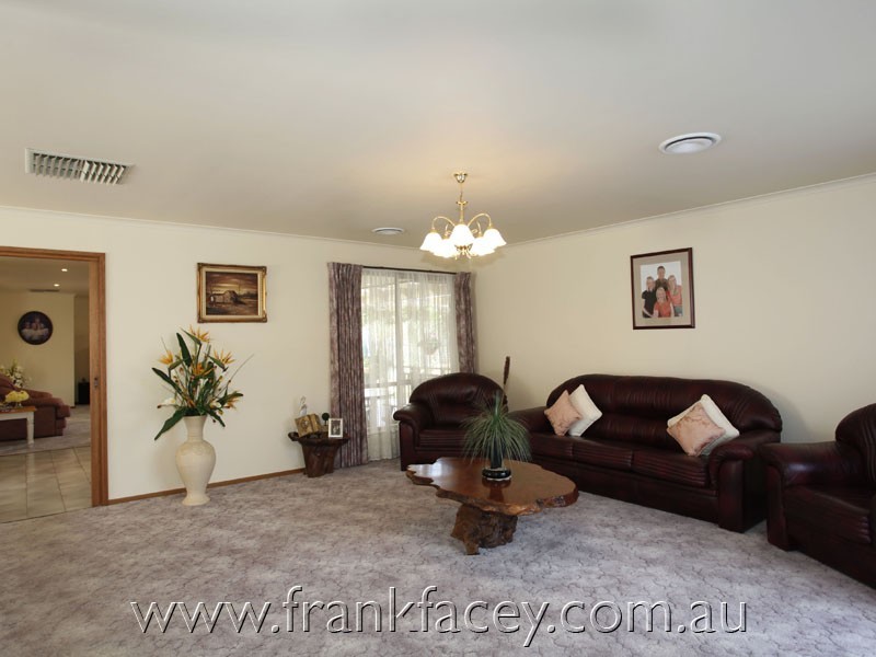 19 Michael Court, Berwick VIC 3806