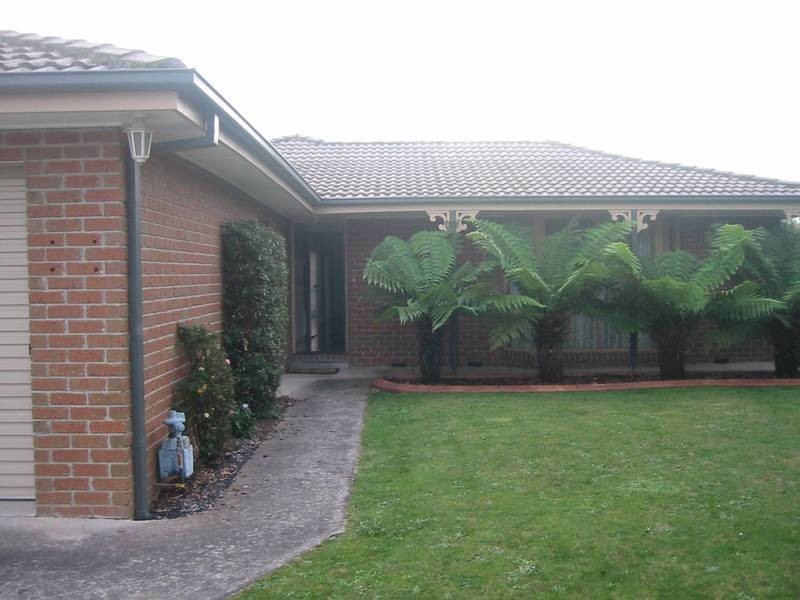 5 Ellaswood Close, Berwick VIC 3806