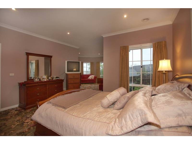 13 Yaldara Drive, Berwick VIC 3806