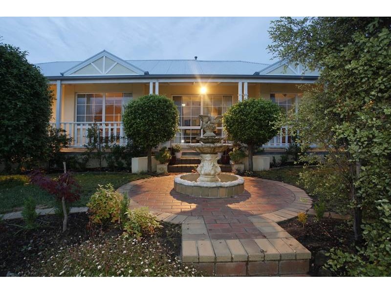 13 Yaldara Drive, Berwick VIC 3806