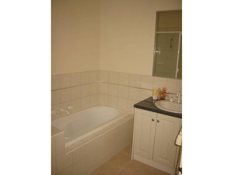 2/50 Peel Street, Berwick VIC 3806