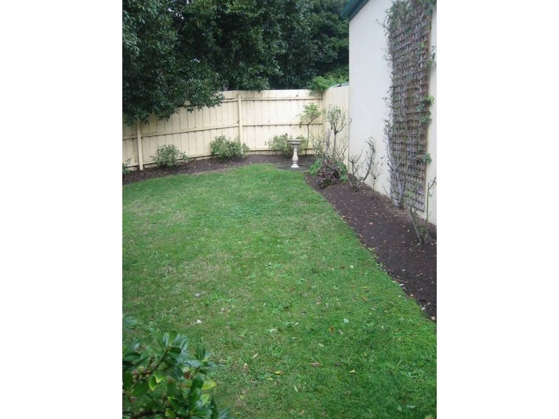 2/50 Peel Street, Berwick VIC 3806