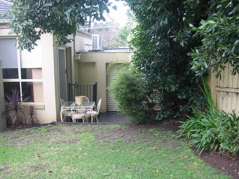 2/50 Peel Street, Berwick VIC 3806