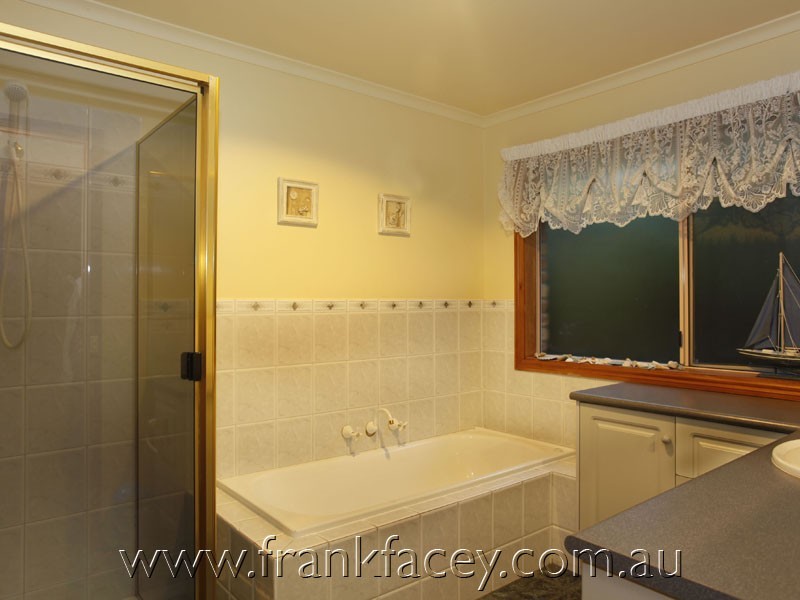 13 Ferncroft Court, Berwick VIC 3806