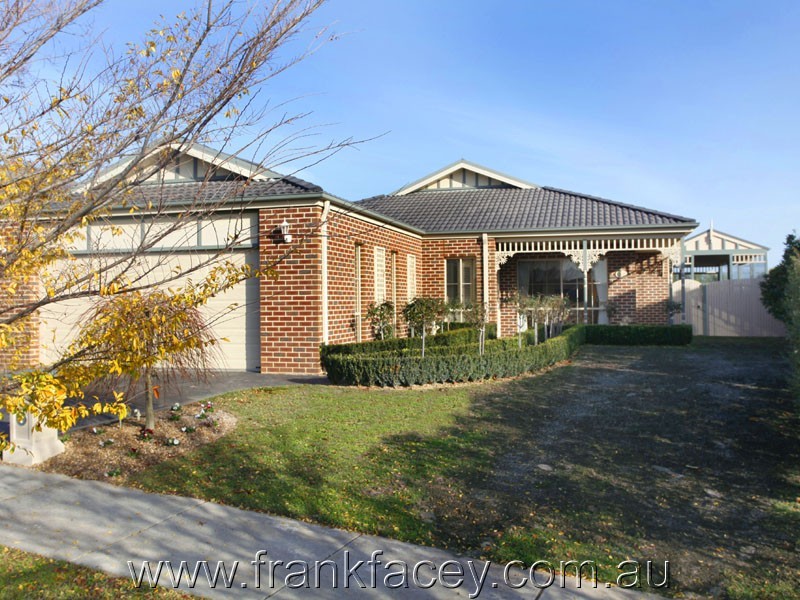 13 Grayden Drive, Berwick VIC 3806