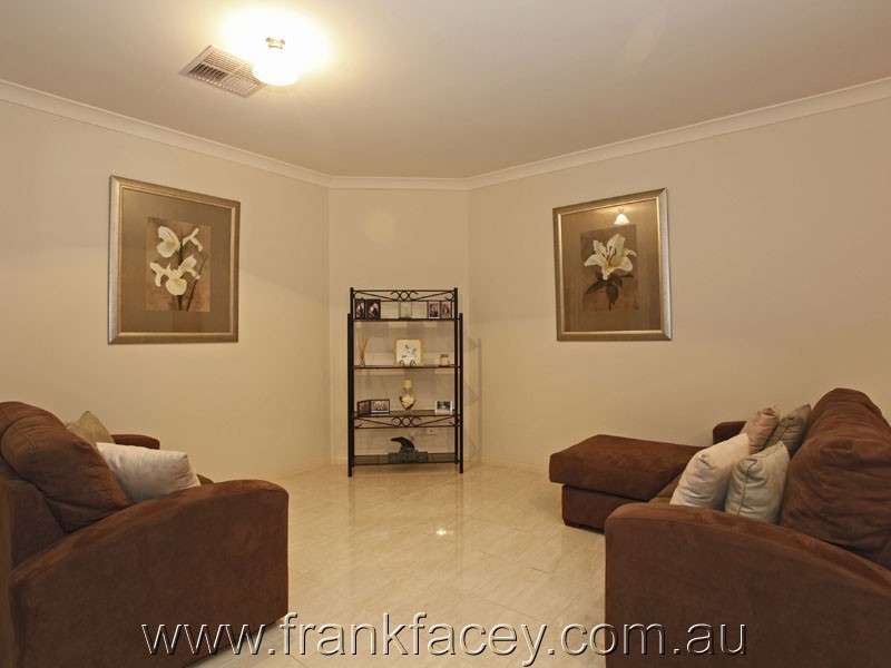 13 Grayden Drive, Berwick VIC 3806