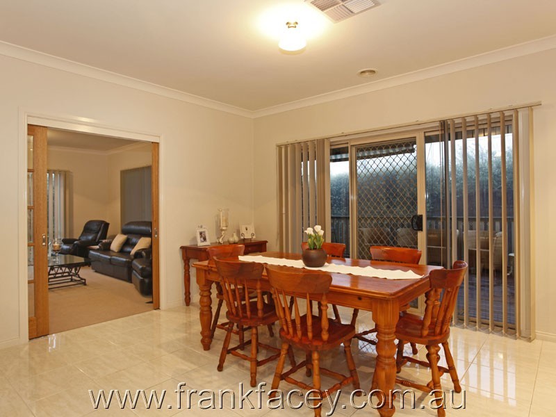 13 Grayden Drive, Berwick VIC 3806