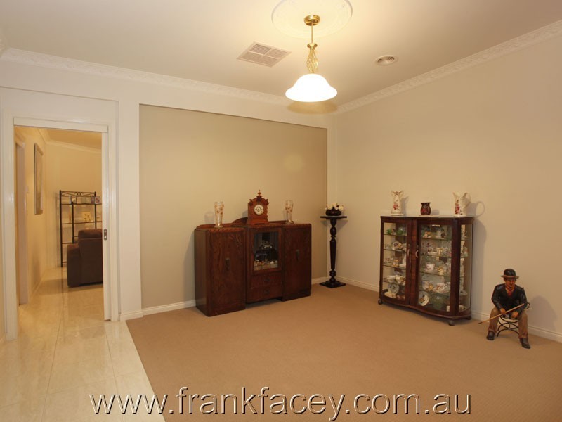 13 Grayden Drive, Berwick VIC 3806