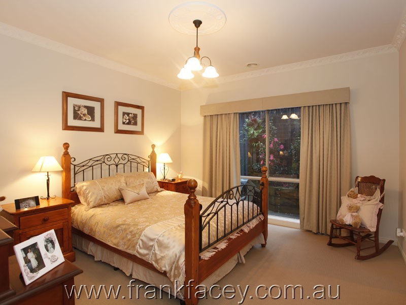 13 Grayden Drive, Berwick VIC 3806