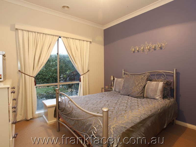 13 Grayden Drive, Berwick VIC 3806