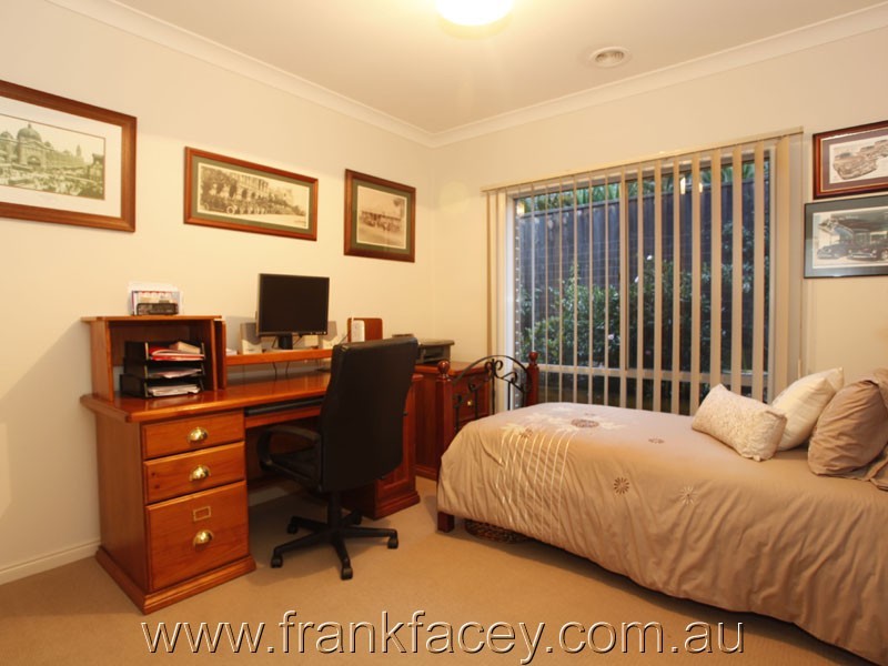 13 Grayden Drive, Berwick VIC 3806