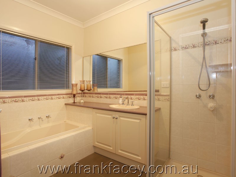 13 Grayden Drive, Berwick VIC 3806