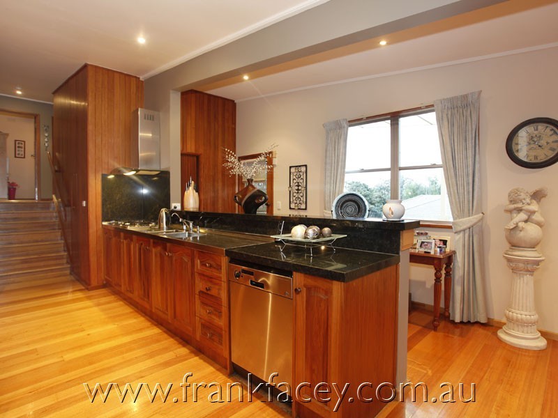 4 Edwardes Street, Berwick VIC 3806