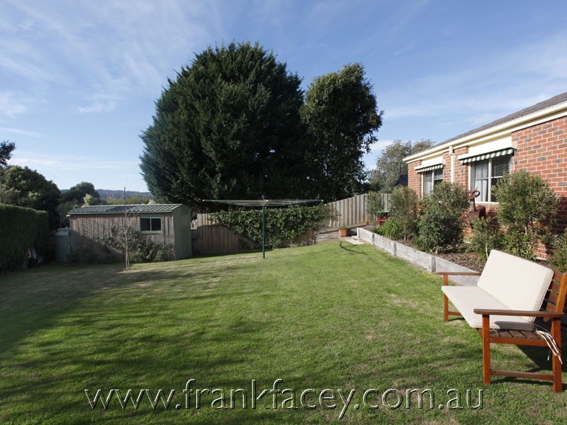 18 Shannon Way, Berwick VIC 3806