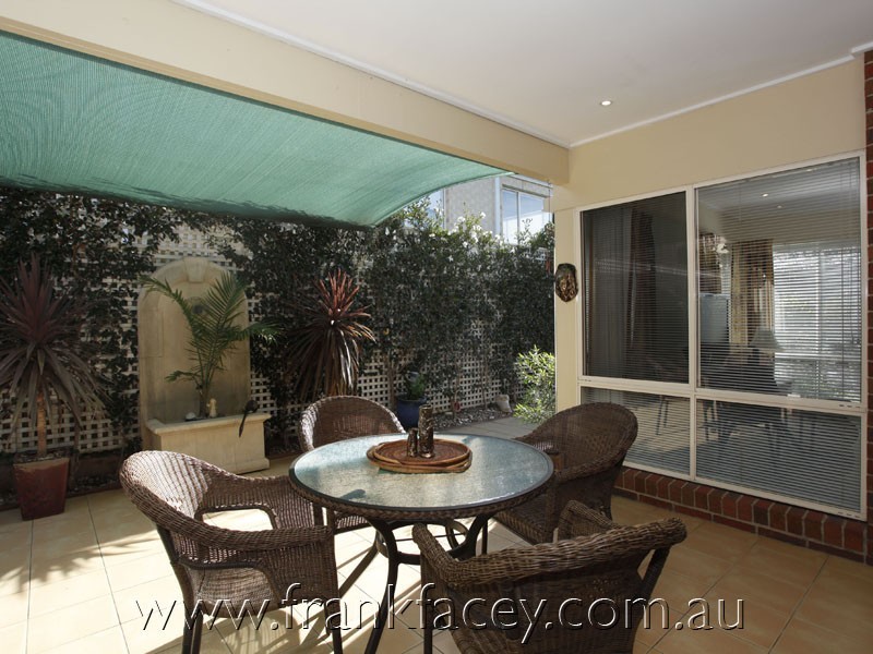 18 Shannon Way, Berwick VIC 3806