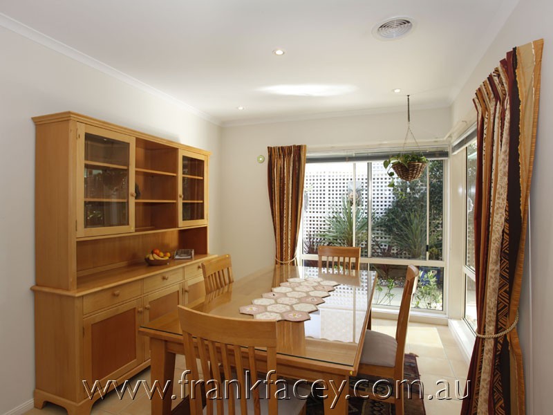 18 Shannon Way, Berwick VIC 3806