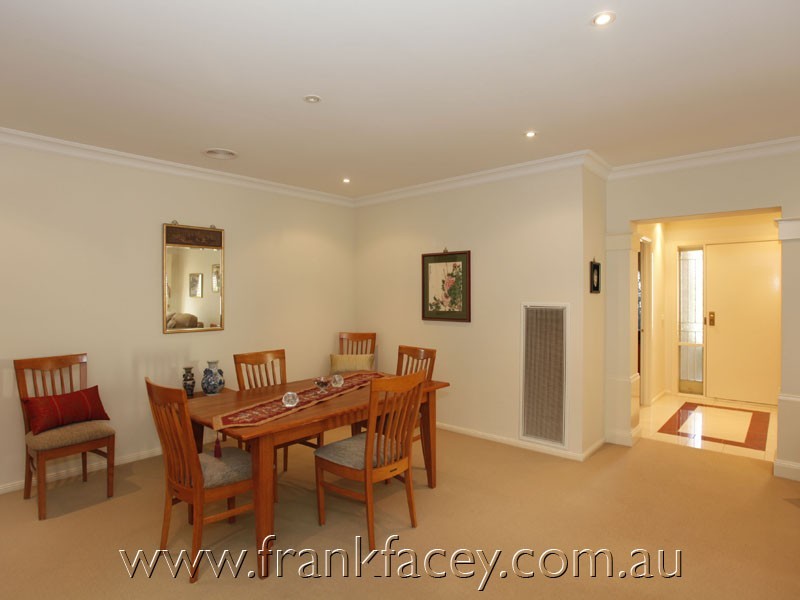 18 Shannon Way, Berwick VIC 3806