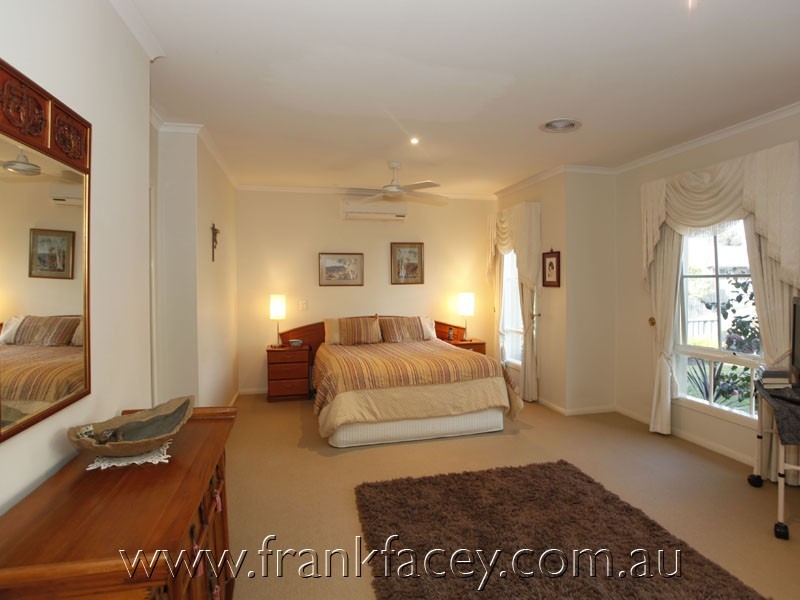 18 Shannon Way, Berwick VIC 3806