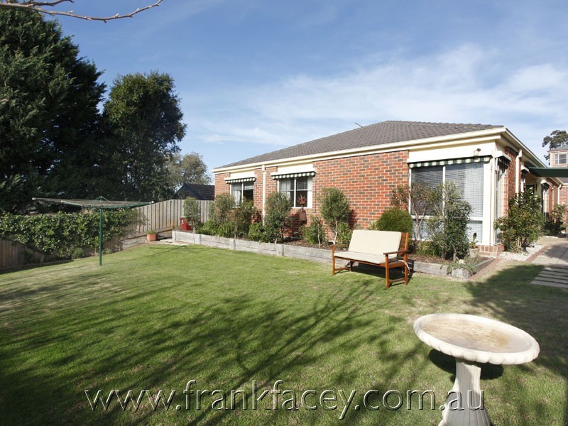 18 Shannon Way, Berwick VIC 3806