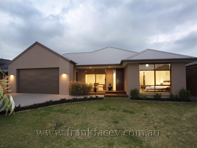 6 Lowanna Street, Berwick VIC 3806