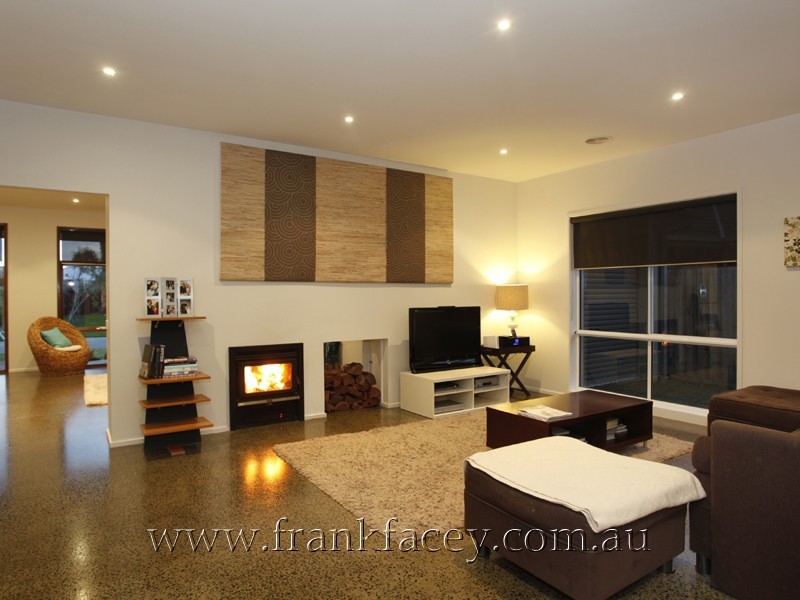 6 Lowanna Street, Berwick VIC 3806