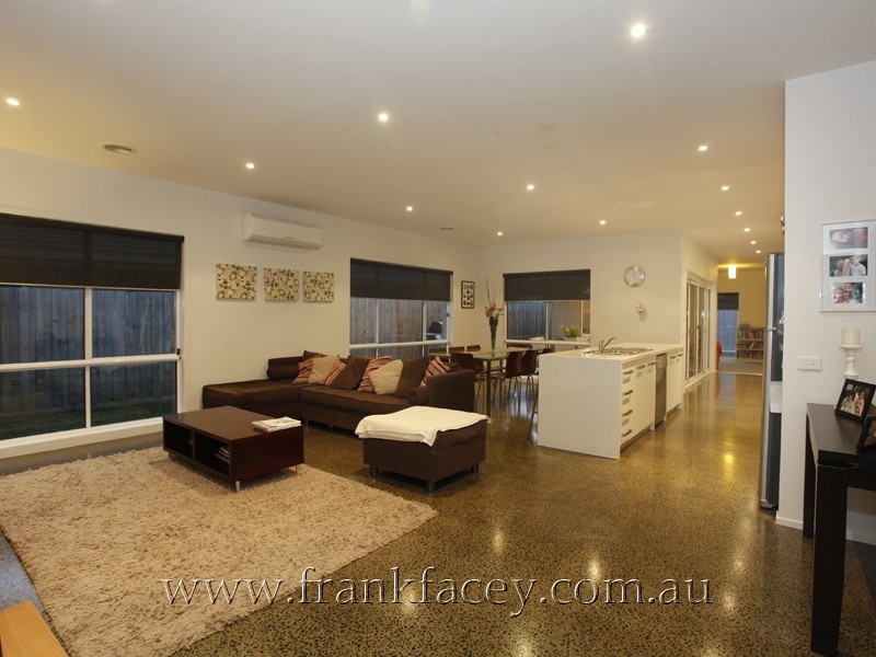 6 Lowanna Street, Berwick VIC 3806