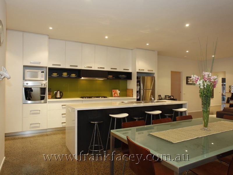 6 Lowanna Street, Berwick VIC 3806