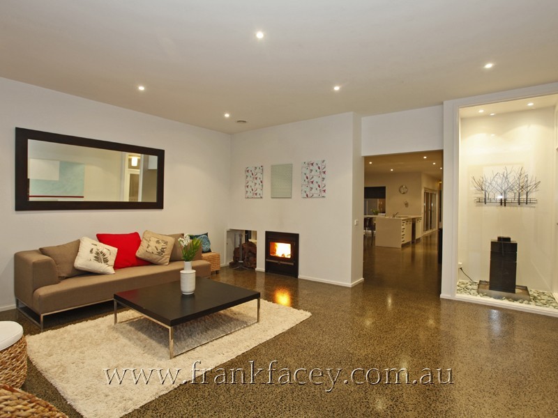 6 Lowanna Street, Berwick VIC 3806