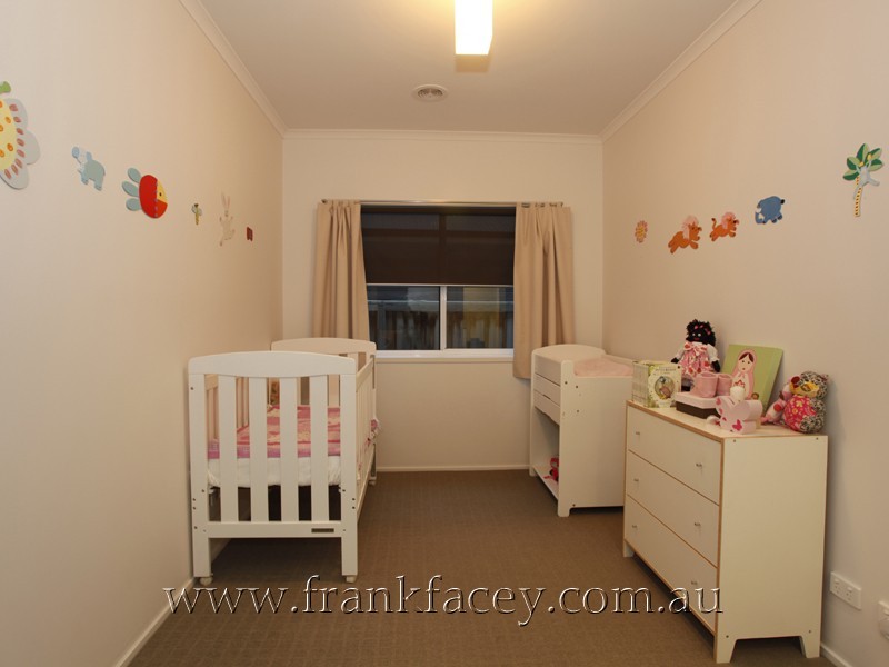 6 Lowanna Street, Berwick VIC 3806