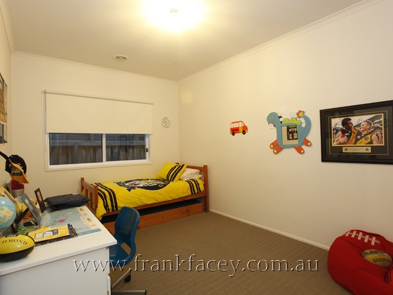 6 Lowanna Street, Berwick VIC 3806