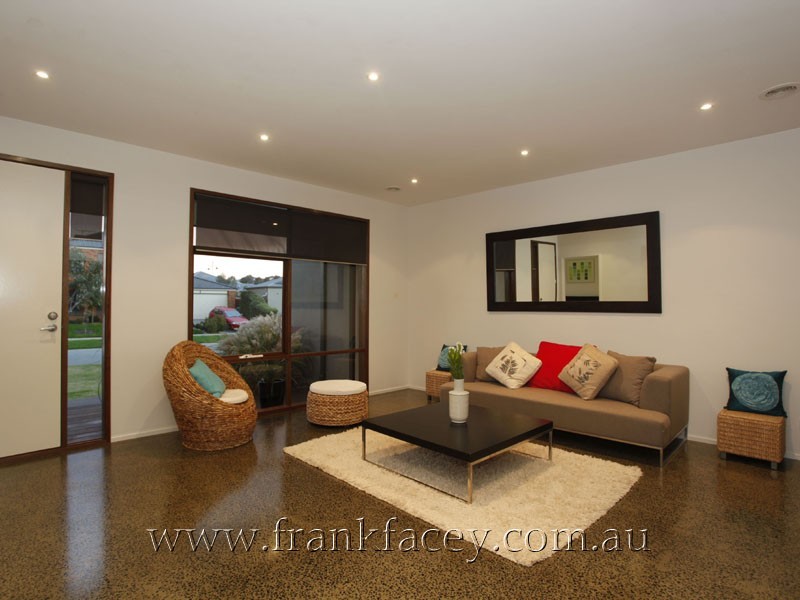 6 Lowanna Street, Berwick VIC 3806