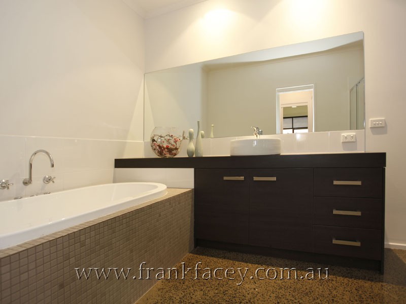 6 Lowanna Street, Berwick VIC 3806