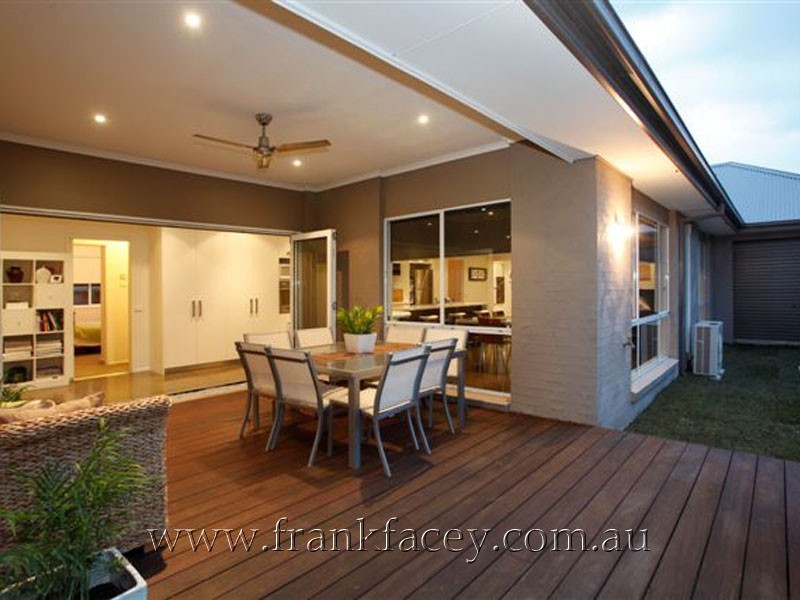 6 Lowanna Street, Berwick VIC 3806