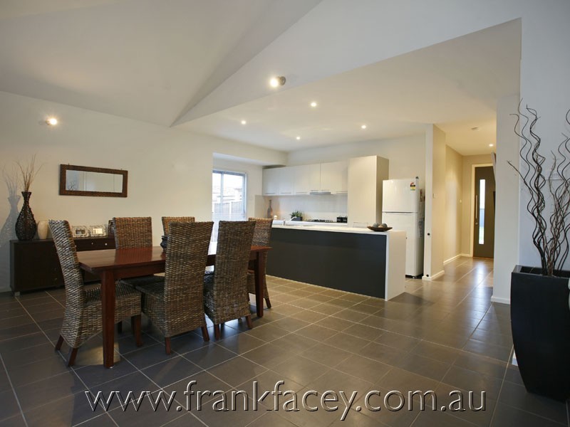 18 Stringy Bark Circuit, Pakenham VIC 3810