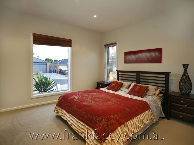 18 Stringy Bark Circuit, Pakenham VIC 3810