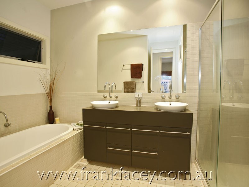 18 Stringy Bark Circuit, Pakenham VIC 3810