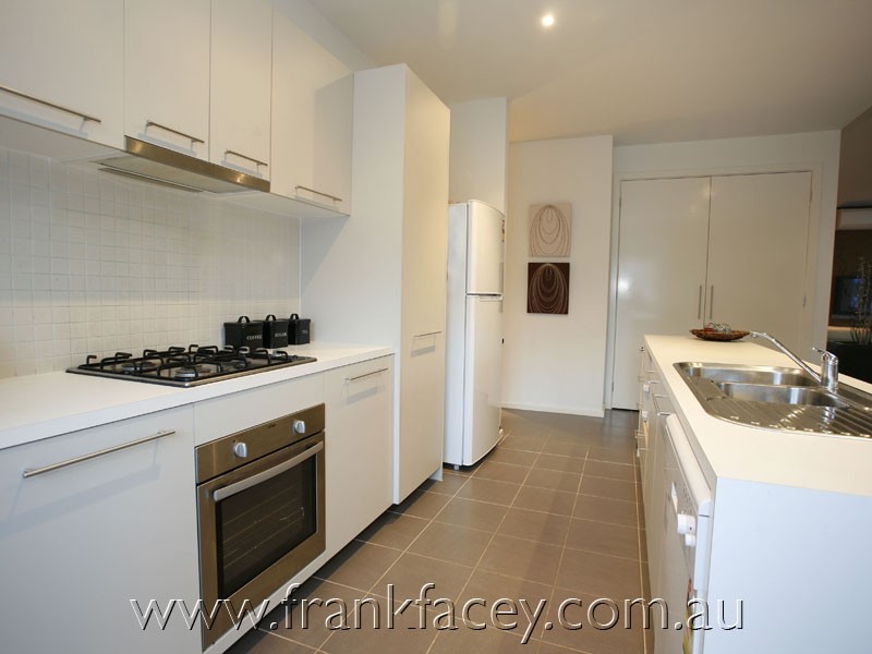 18 Stringy Bark Circuit, Pakenham VIC 3810