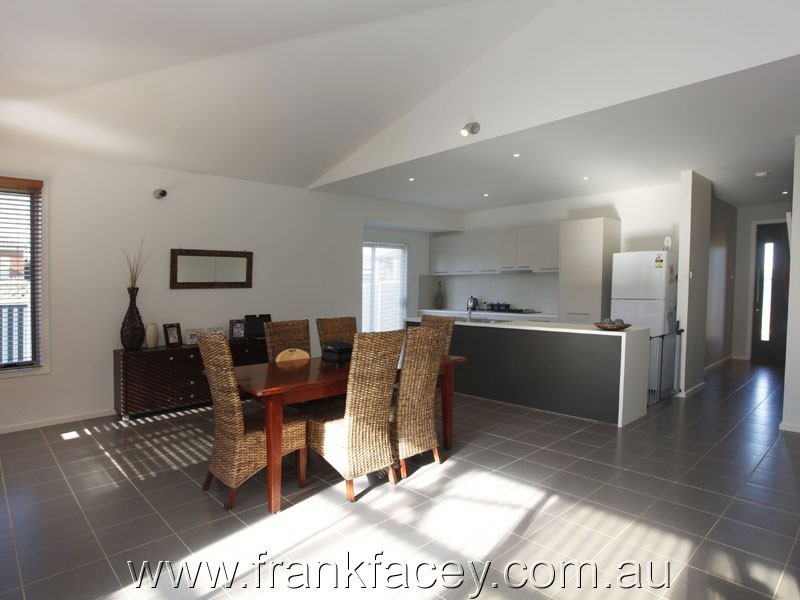 18 Stringy Bark Circuit, Pakenham VIC 3810