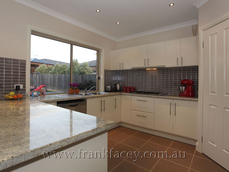 36 Riviera Drive, Berwick VIC 3806