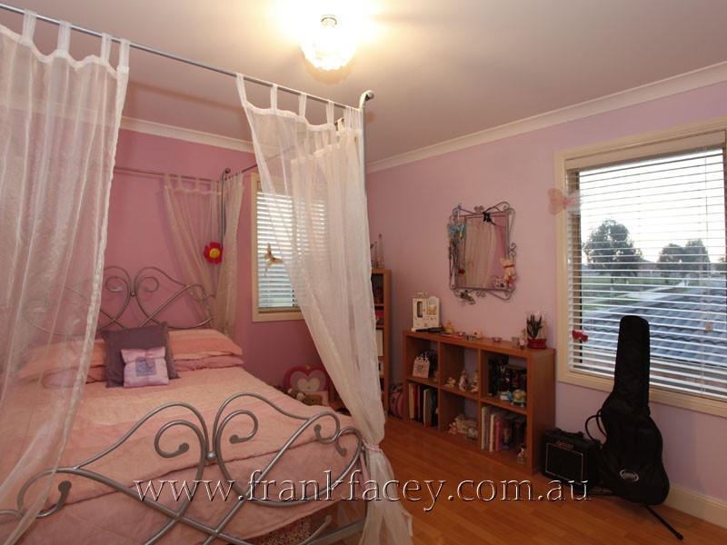 36 Riviera Drive, Berwick VIC 3806