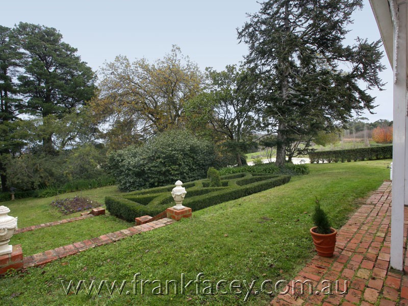 15 Huxtable Rd, Pakenham Upper VIC 3810