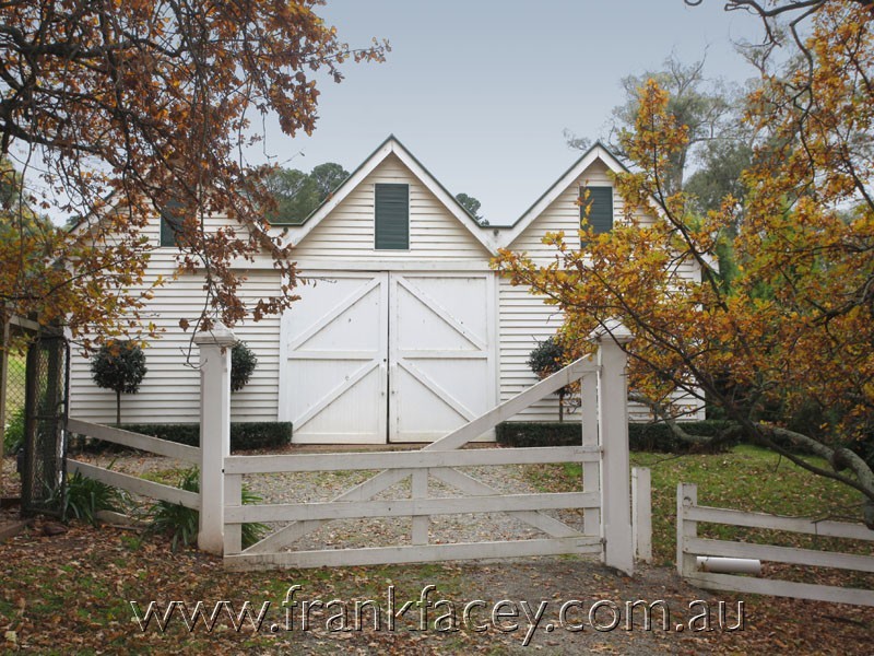 15 Huxtable Rd, Pakenham Upper VIC 3810