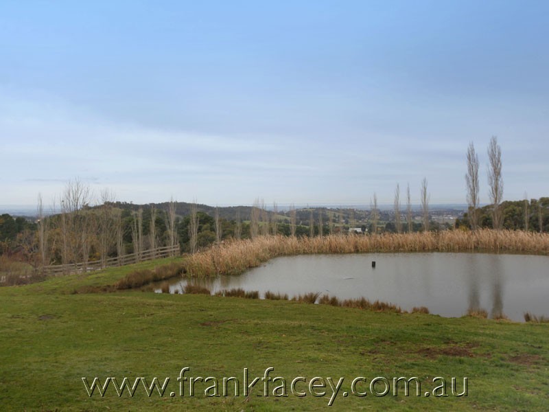 15 Huxtable Rd, Pakenham Upper VIC 3810