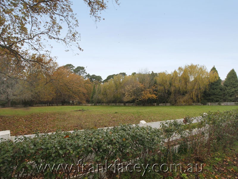 15 Huxtable Rd, Pakenham Upper VIC 3810