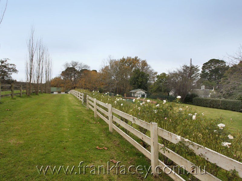 15 Huxtable Rd, Pakenham Upper VIC 3810