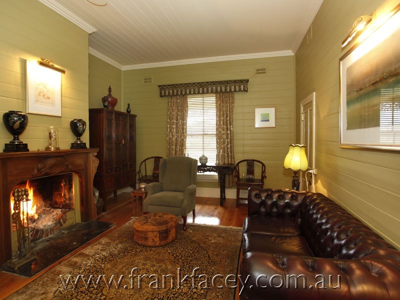 15 Huxtable Rd, Pakenham Upper VIC 3810