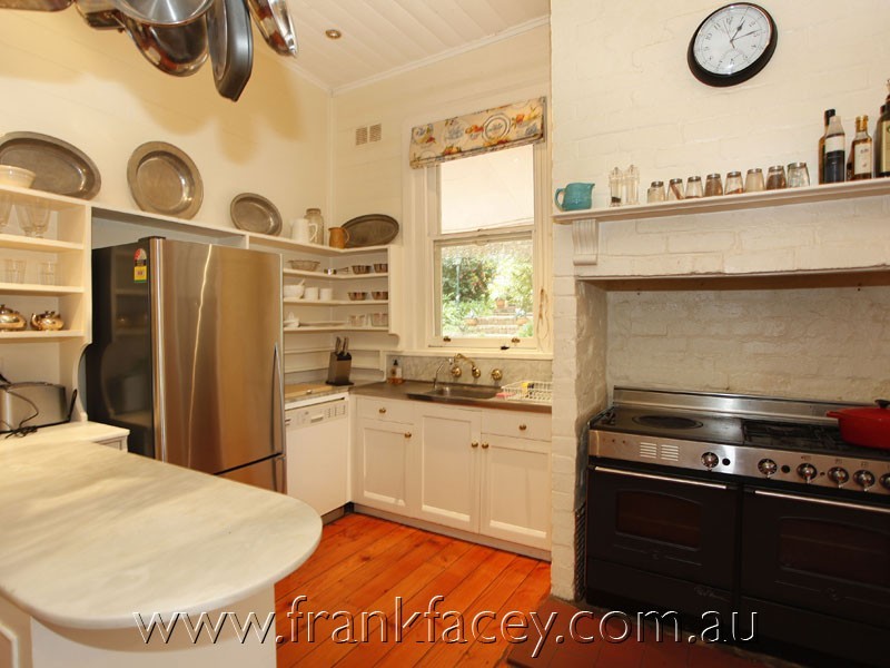 15 Huxtable Rd, Pakenham Upper VIC 3810